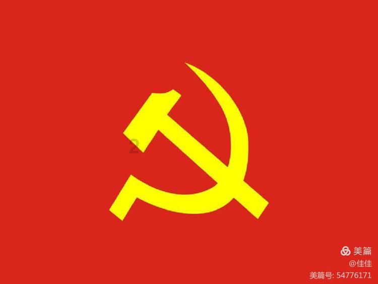 凯莉是“穿水晶鞋的西方仙女”吧!一袭透明白连衣裙比黑裙更空灵